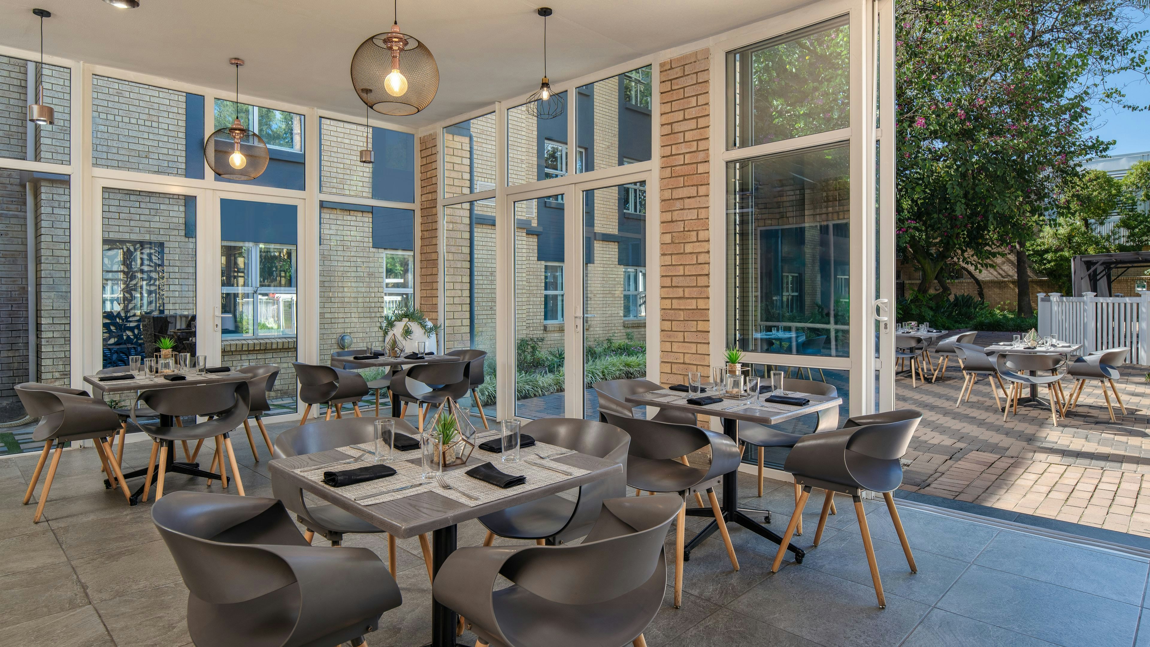 Holiday Inn Johannesburg Airport Previously Know As the Airport Grand Hotel And Conference Centre 25/50