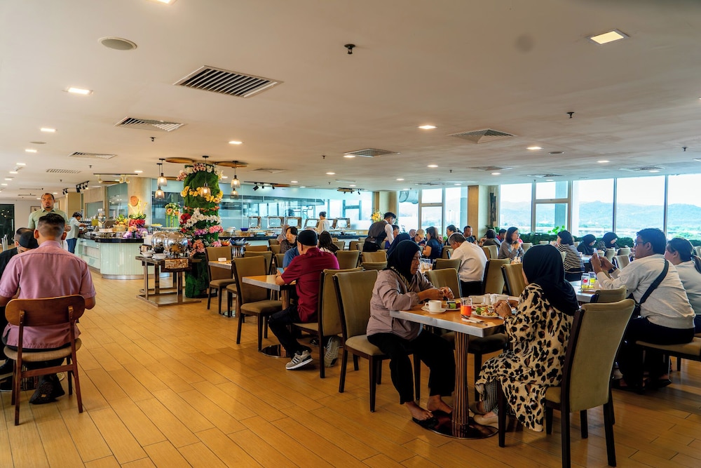 Pan Borneo Hotel Kota Kinabalu 52/66