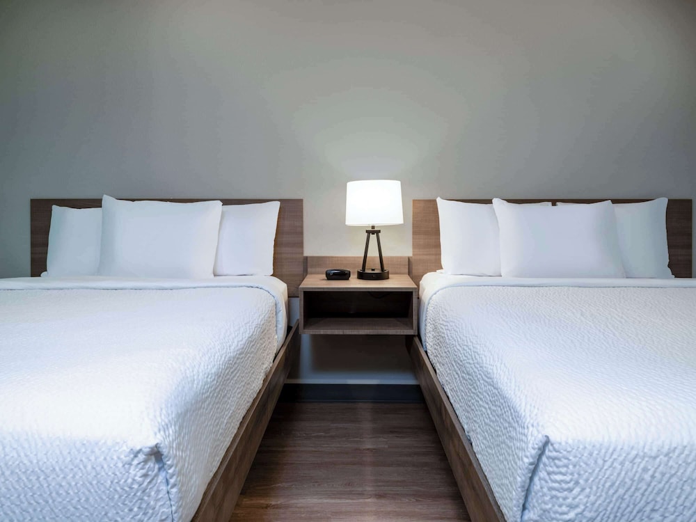 ECHO Suites Extended Stay by Wyndham 8/30