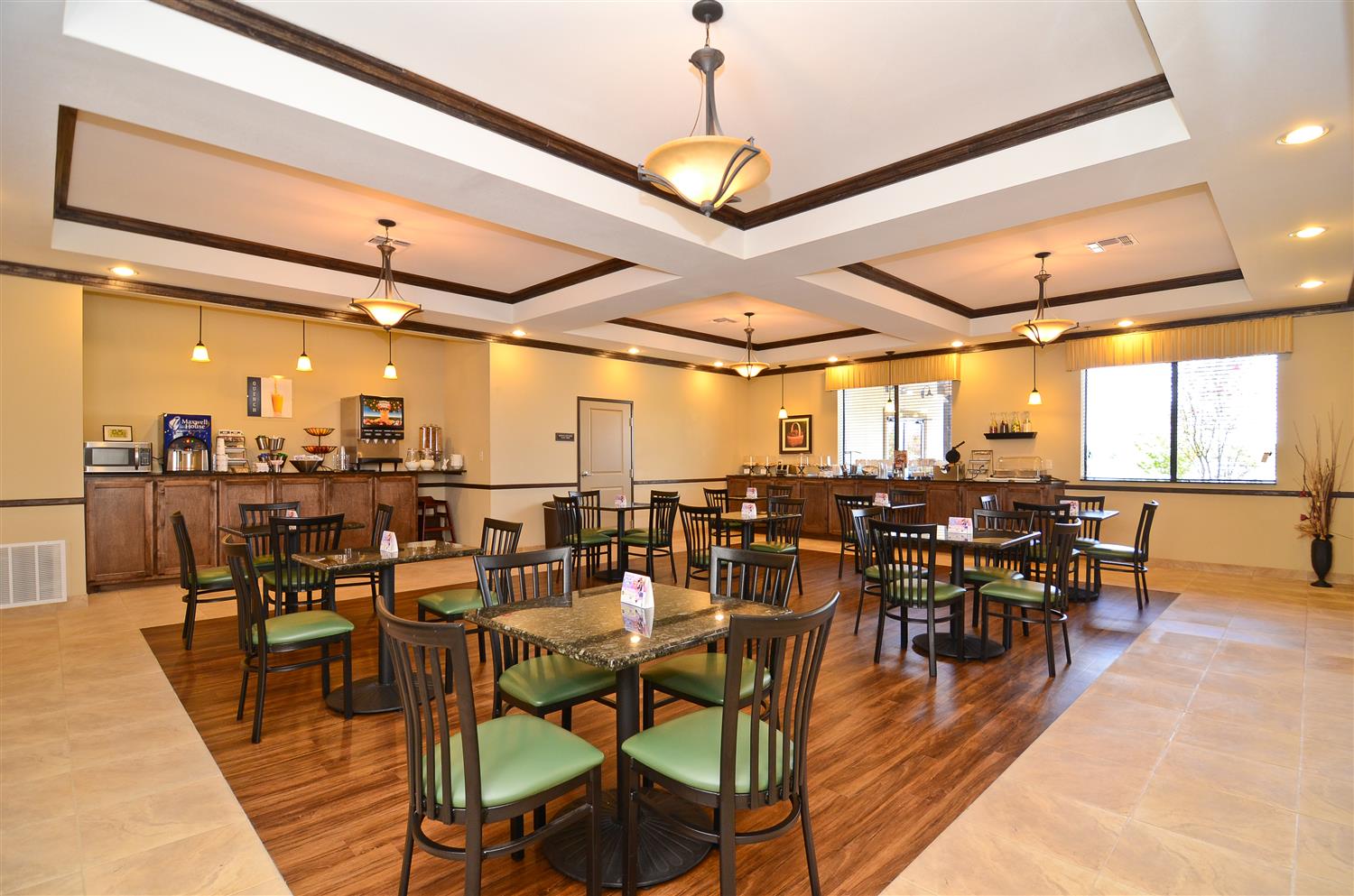 Best Western Plus Emory At Lake Fork Inn And Suites 31/42