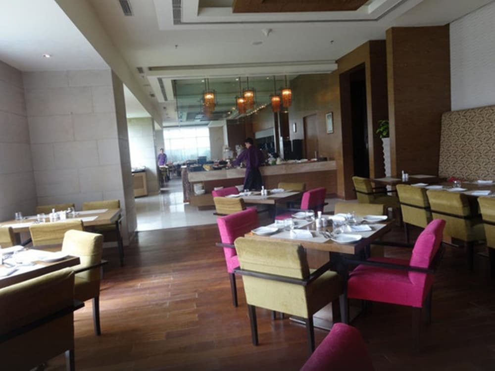 Royal Orchid Central Jaipur 43/58