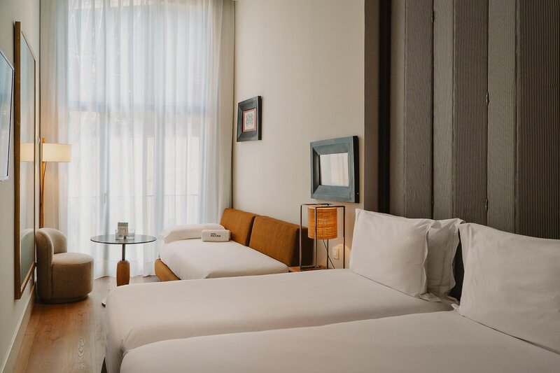 Hotel Pulitzer Barcelona 12/80