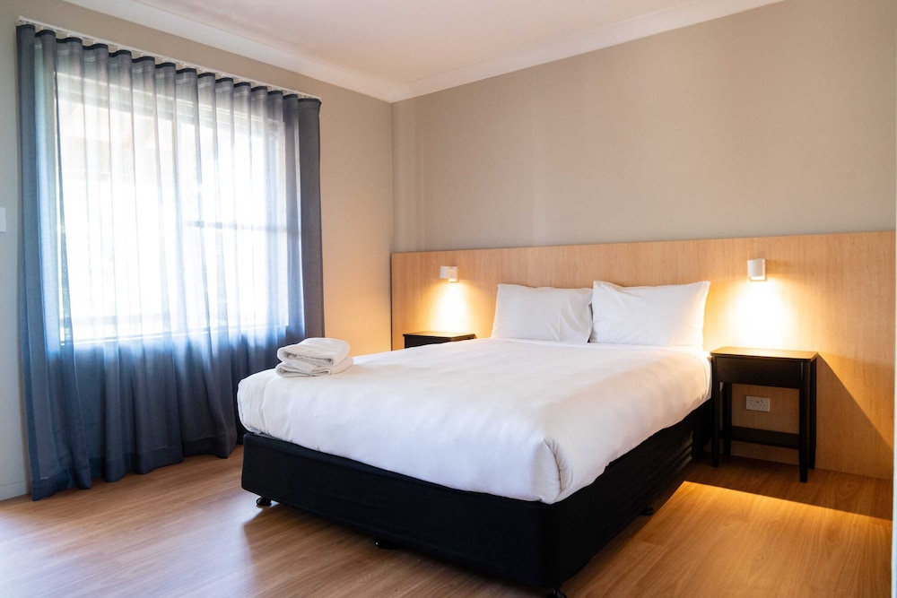 EL TORO MOTOR INN 21/56