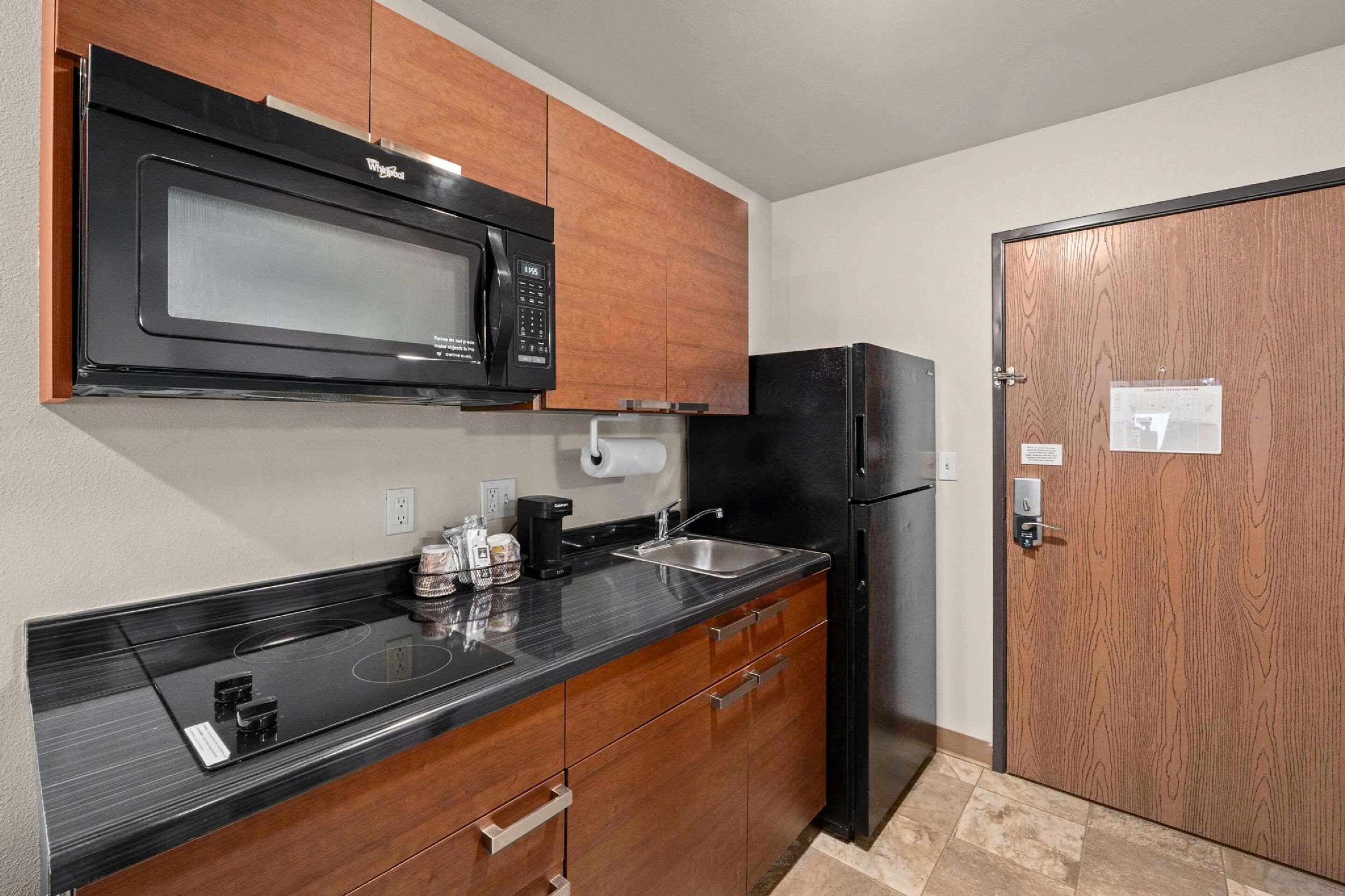غرفة بسريرين كوين بمطبخ، MainStay Suites Spokane Valley, WA 6/6