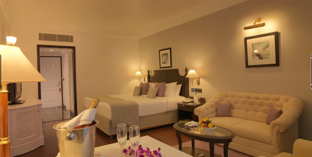 Royal Orchid Resort & Convention Centre Bangalore 25/34