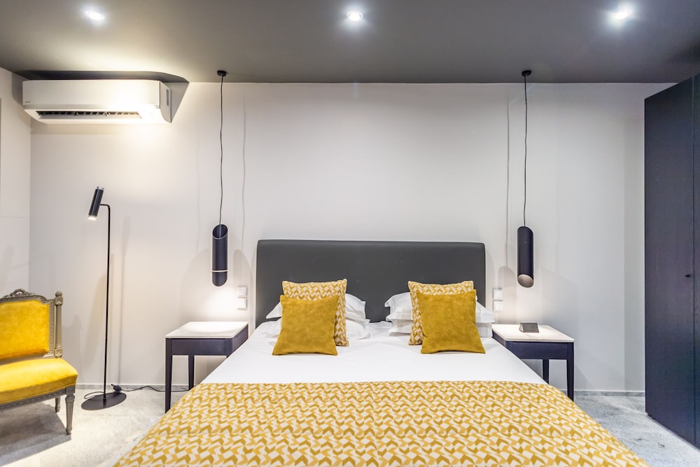 33 Solonos Suites 12/50