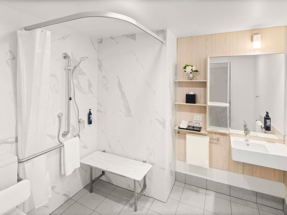 Ibis Sydney Barangaroo Hotel 70/70