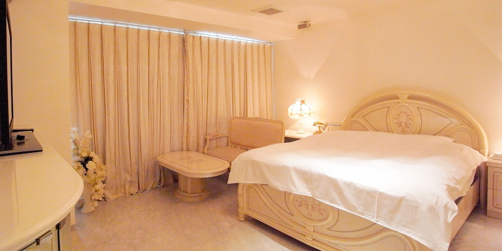 غرفة قياسية بسرير كوين، V Hotel - Adults Only 8/10