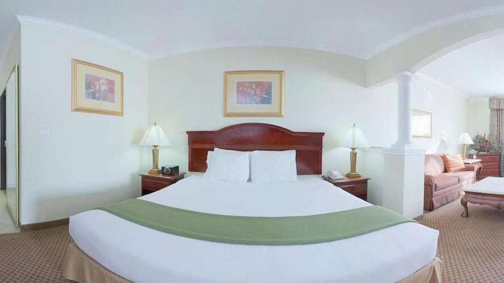Holiday Inn Express Hotel And Suites Houston East 11/50
