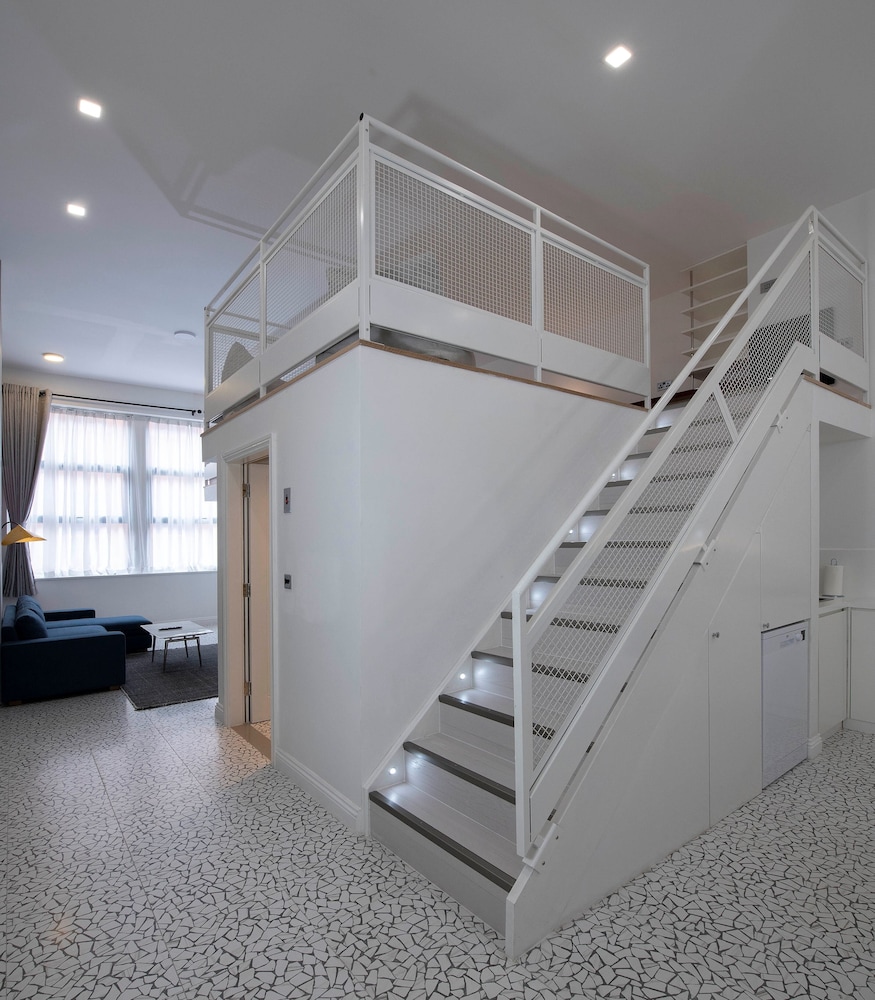 Trueman Court Luxury Serviced Apartments 49/55