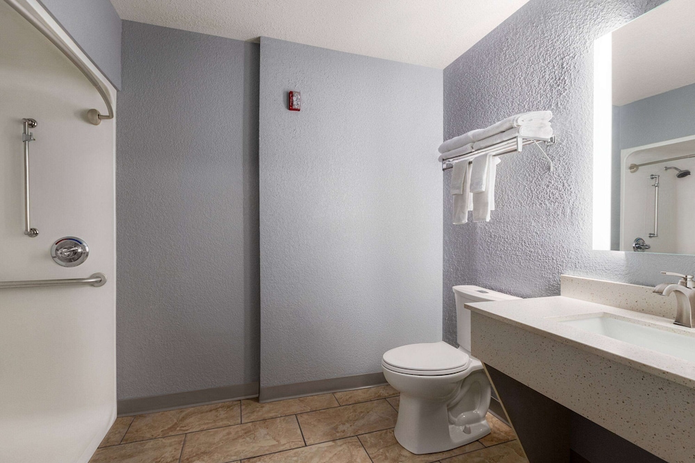 AmericInn by Wyndham Williamsburg 44/50
