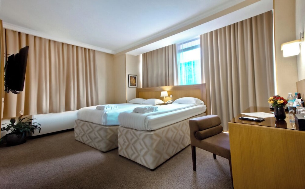 City Hotel Bishkek 32/68