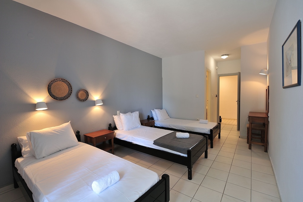 Semi Room, Budget, Basement, Triple, 3 Beds