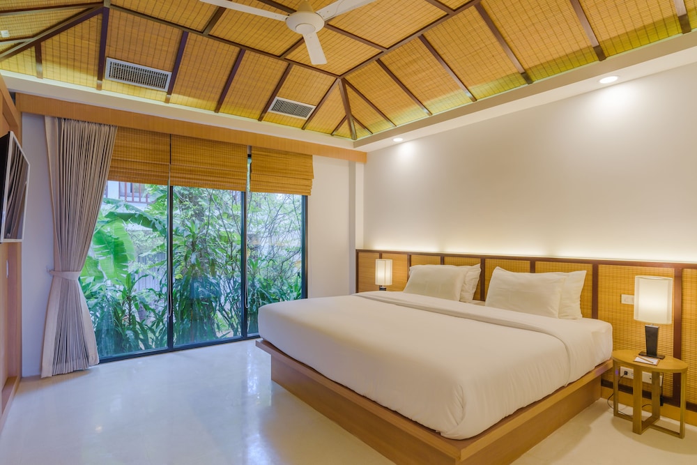 1 Bedroom, Deluxe, Villa, King Bed, Pool View, Pool Side
