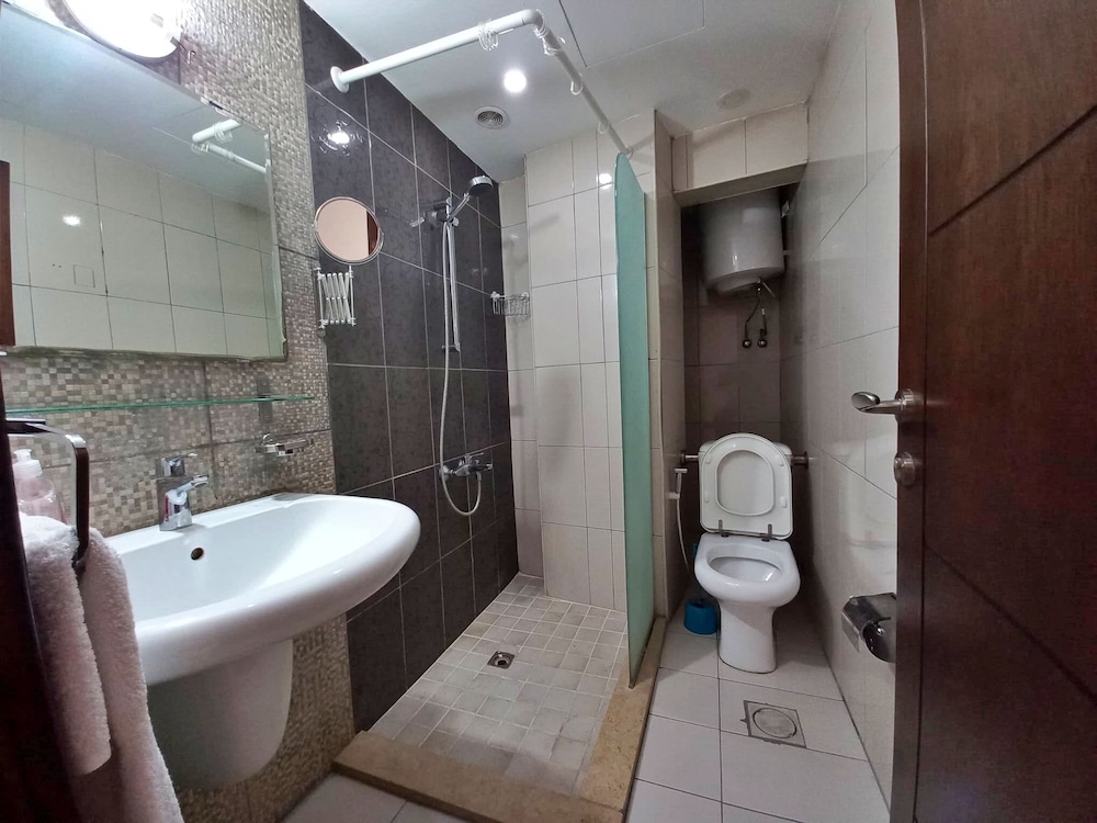 Lujain Hotel Suites 48/50