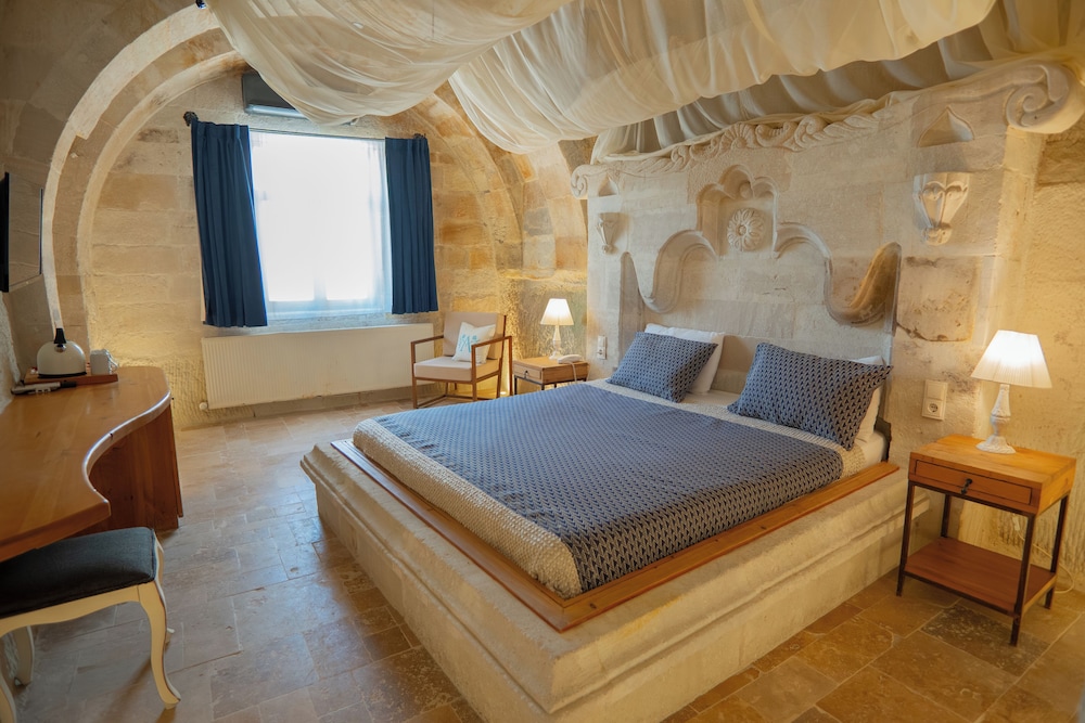 Azure Cave Suites 9/50