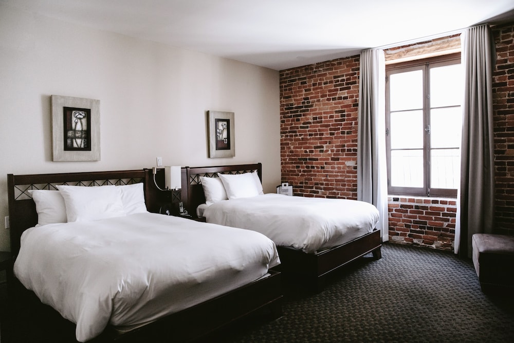 SUPERIOR, 2 DOUBLE BEDS