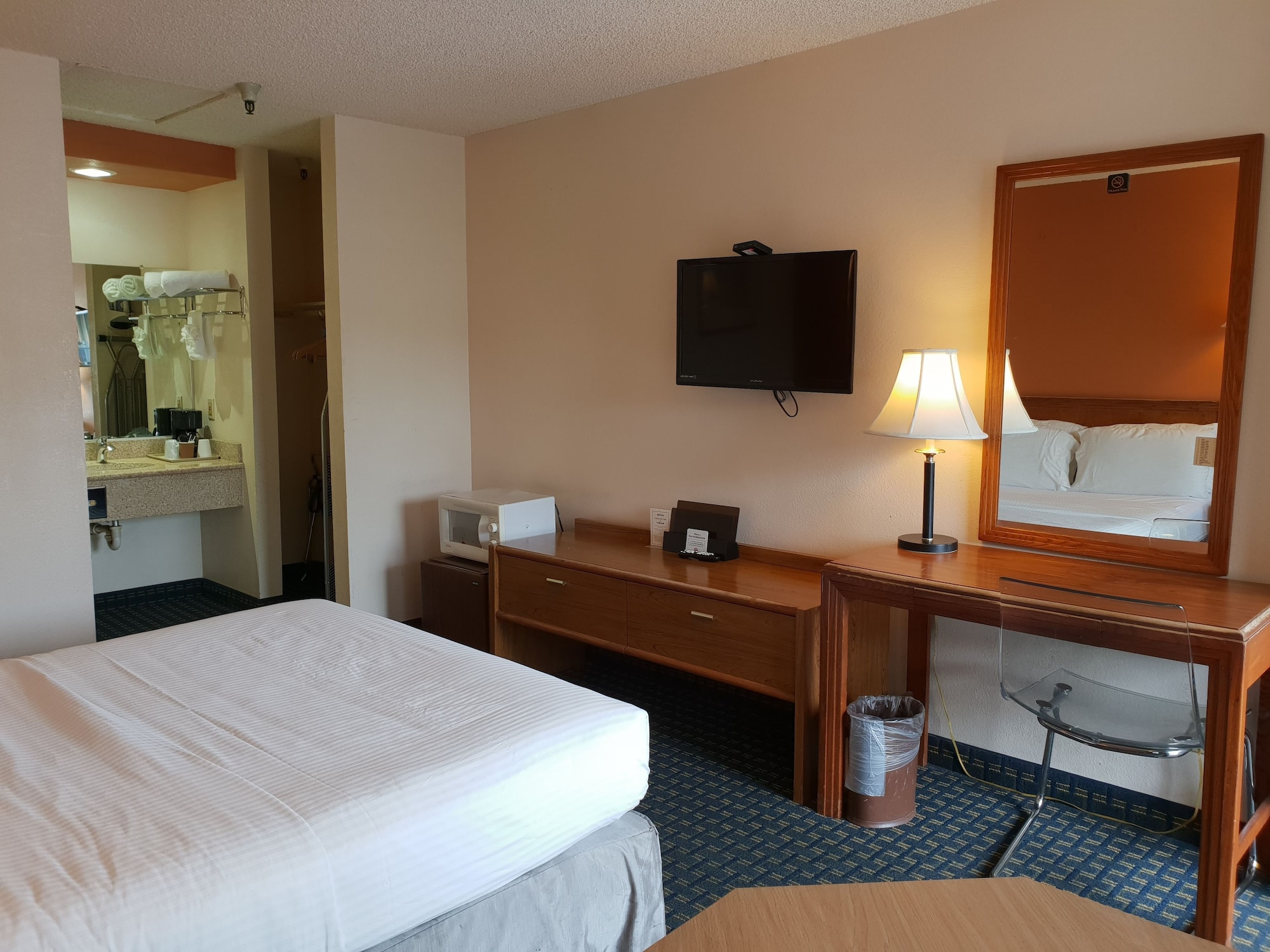 غرفة أساسية مفردة بسرير كوين، Downtown SLO Inn 6/10