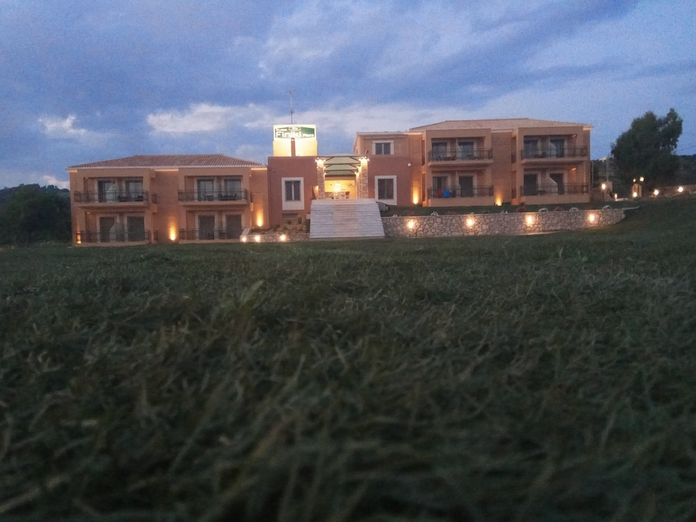 Finiki Plaza 4/45