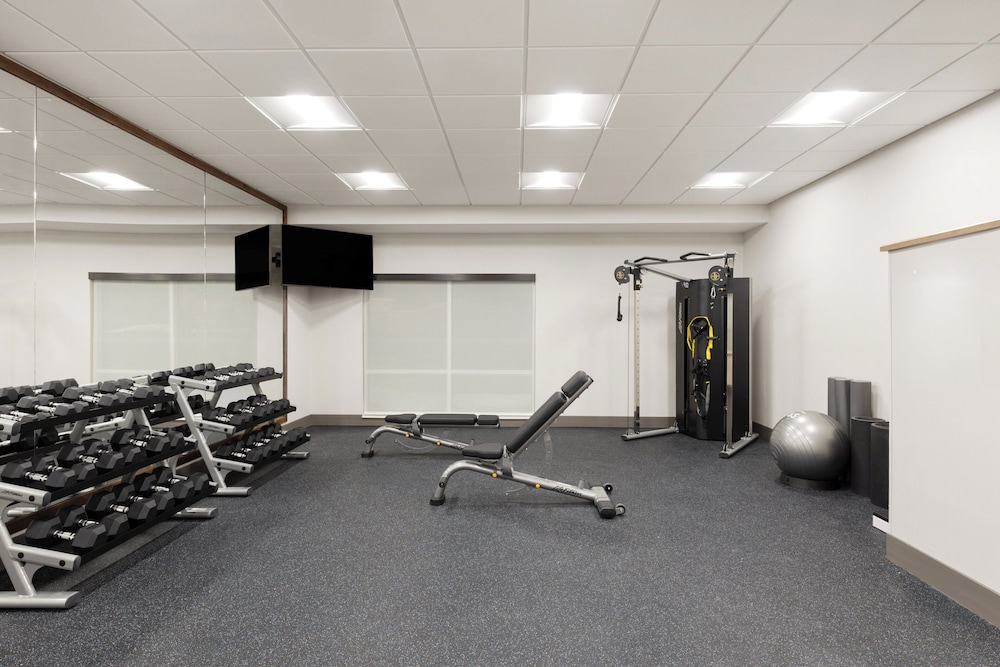 Holiday Inn Express And Suites Anchorage Midtown by IHG 38/60