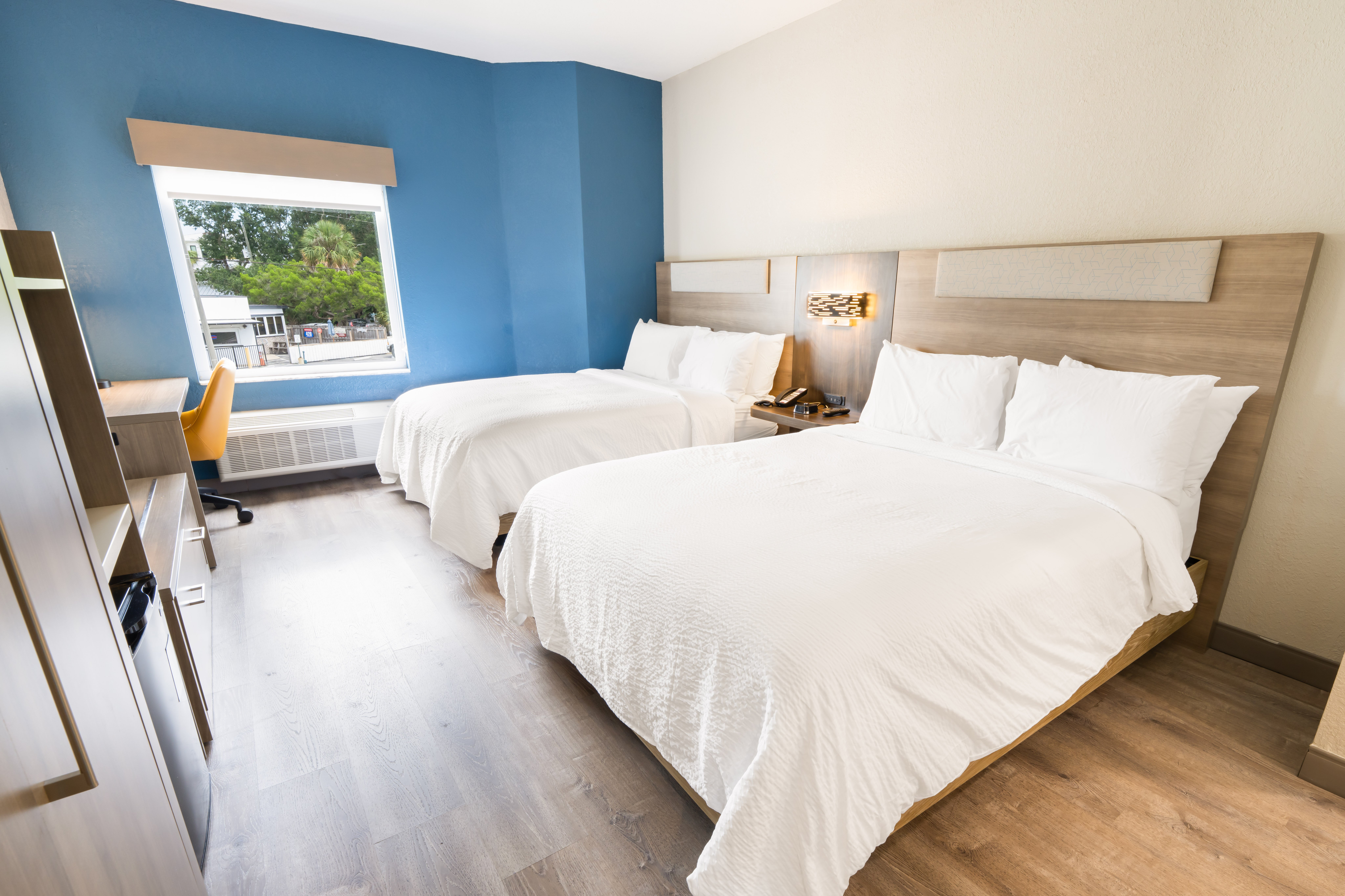 STANDARD, 2 QUEEN BEDS