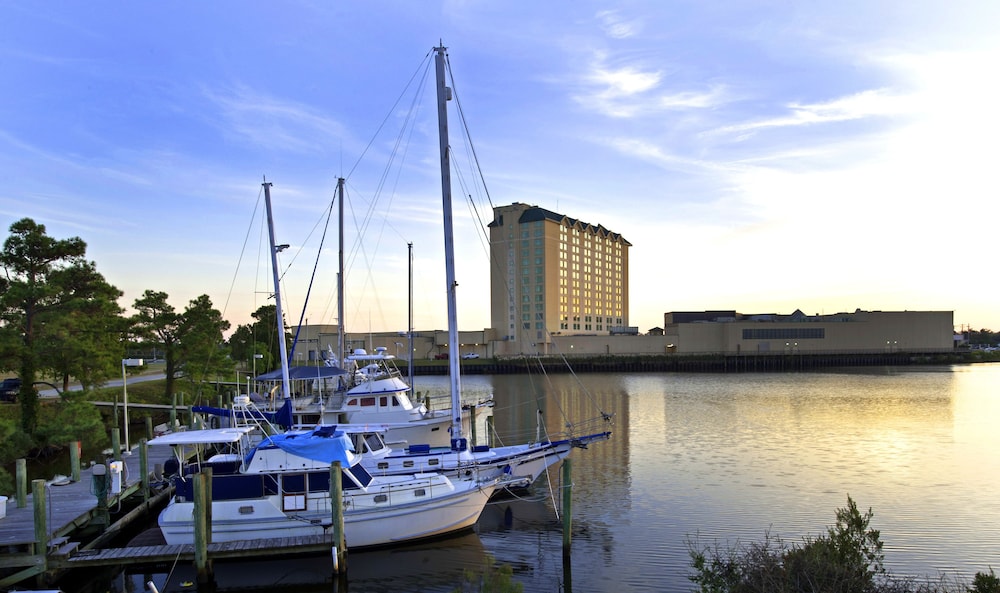 Hollywood Casino Gulf Coast 66/69