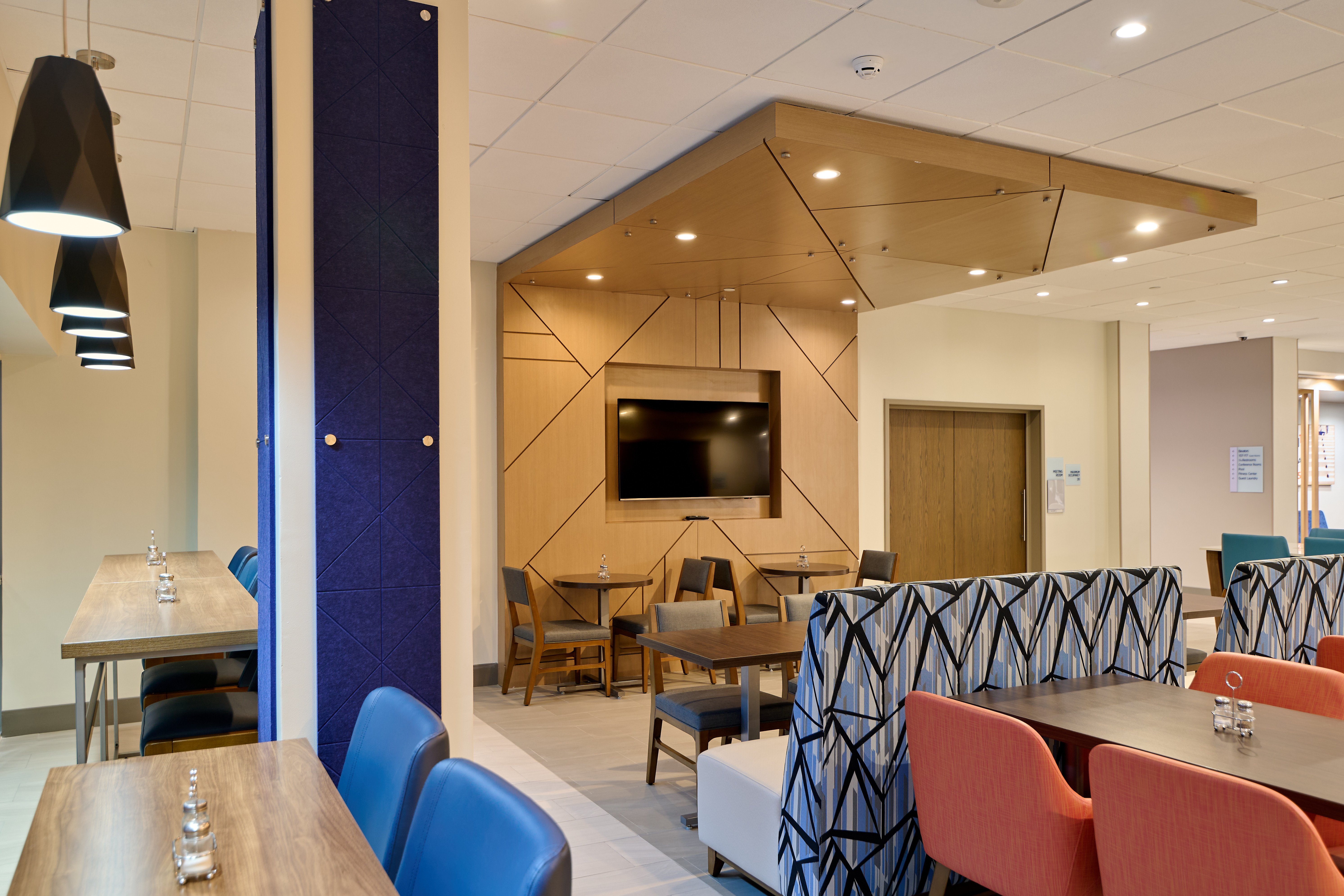 Holiday Inn Express & Suites DIAMOND 50/59