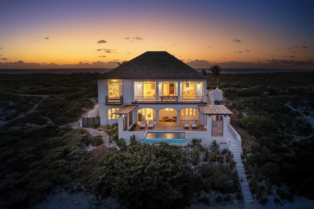 Ambergris Cay 2/48