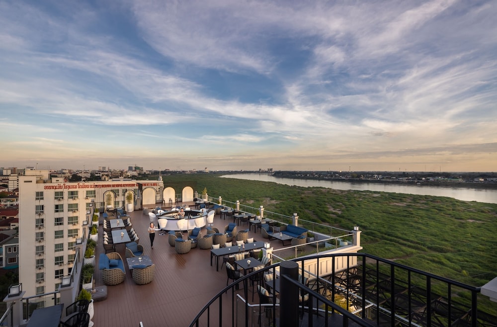 Eastin Hotel Vientiane 45/50