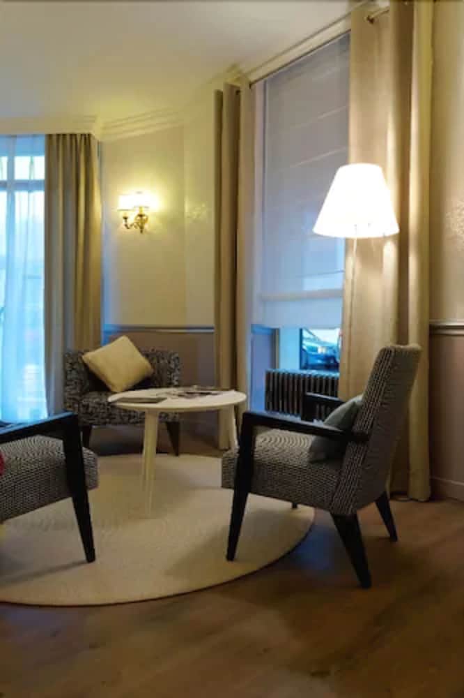 Hotel de Sevigne 52/80