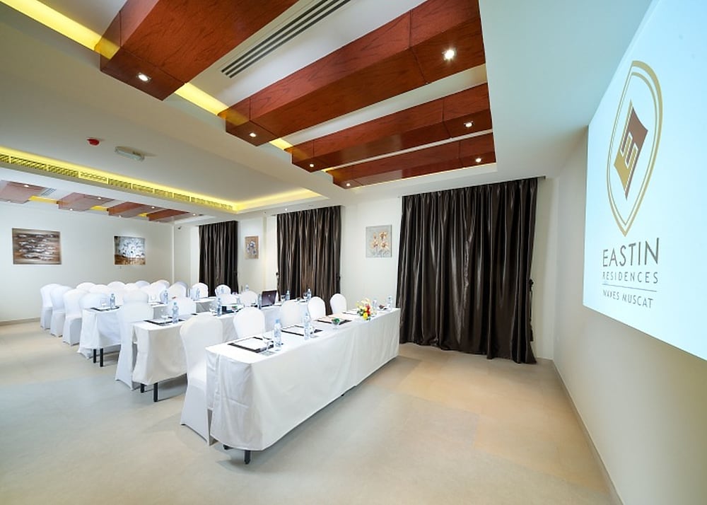 Al Hail Waves Hotel Managed By Centara 74/78