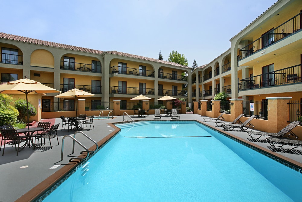 Best Western Plus Heritage Inn 4/44