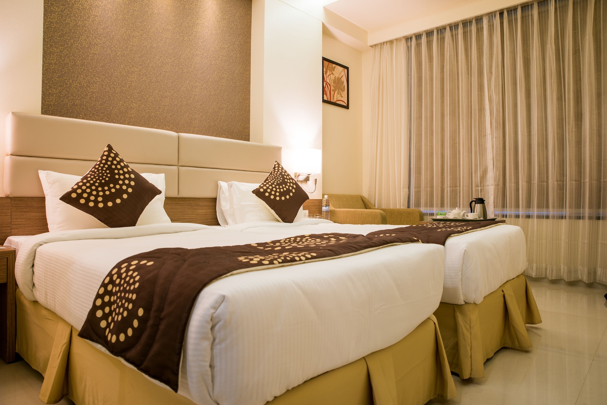 1 BEDROOM, CLUB, DOUBLE OR TWIN BED