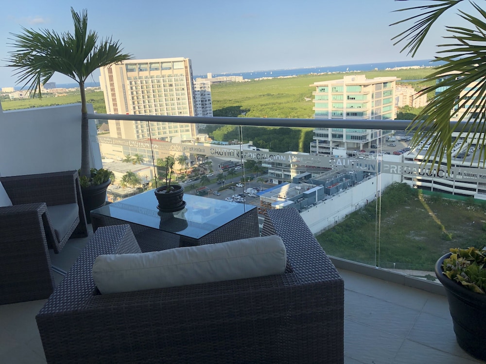 Suites Malecon Cancun 5/70