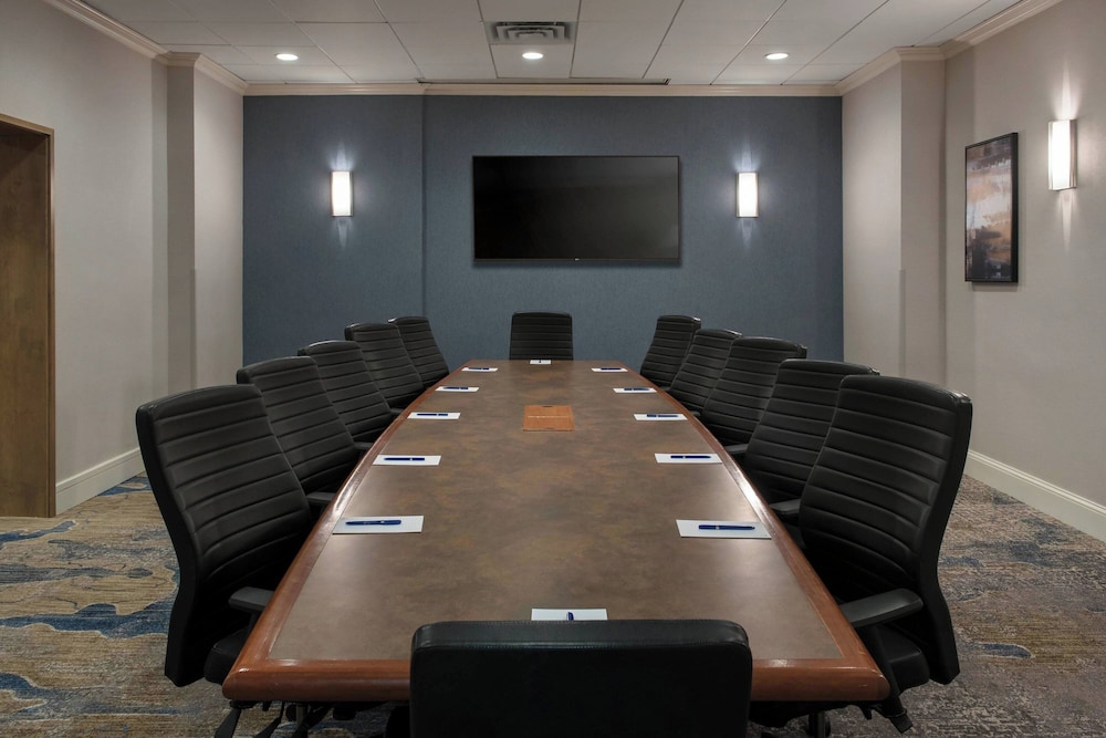 Delta Hotels By Marriott Utica 45/57