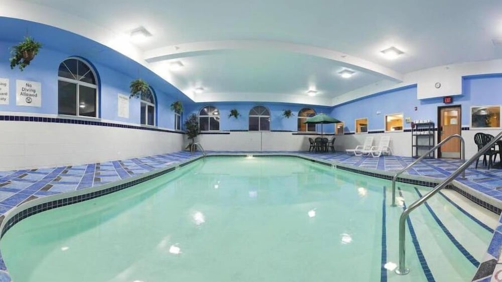 Holiday Inn Express Deforest Madison Area, an IHG Hotel 5/65
