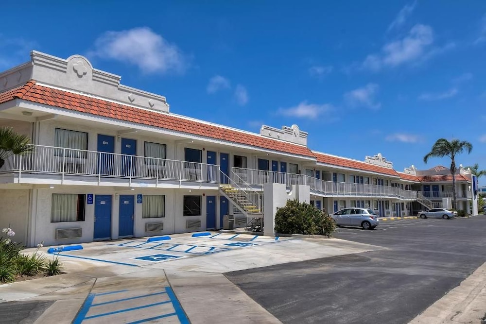 Motel6 Carlsbad, CA - Near Legoland 48/53