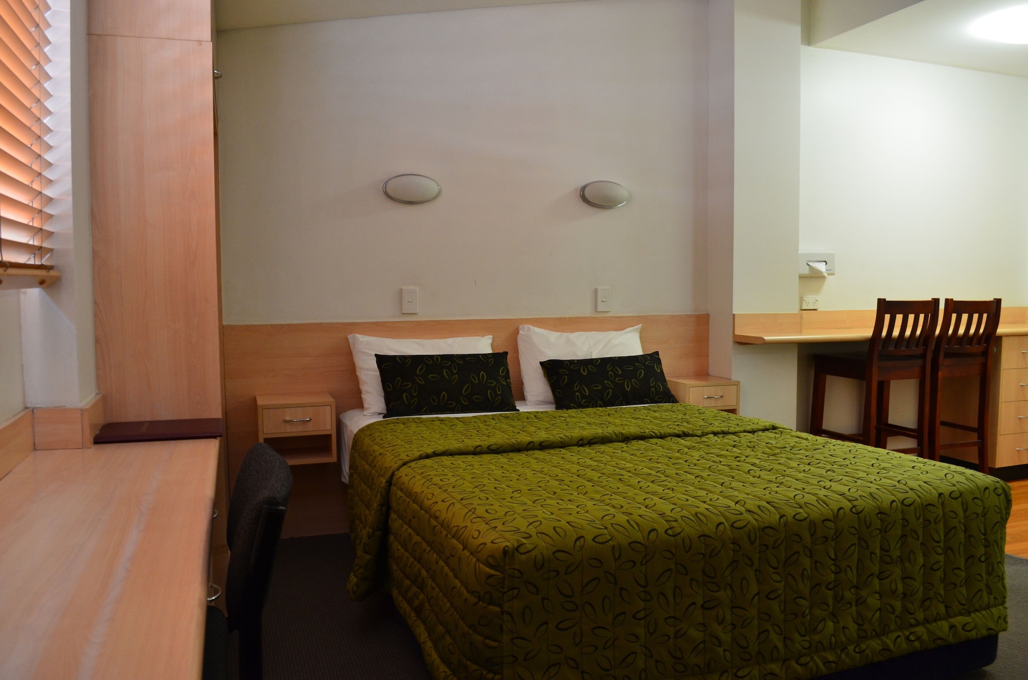 ROOM, QUEEN BED, KITCHENETTE, ACCESSIBLE