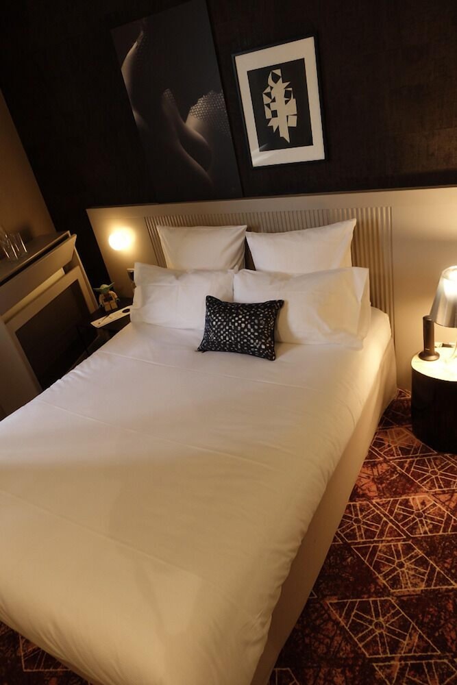 Hotel des Beaux Arts 20/77