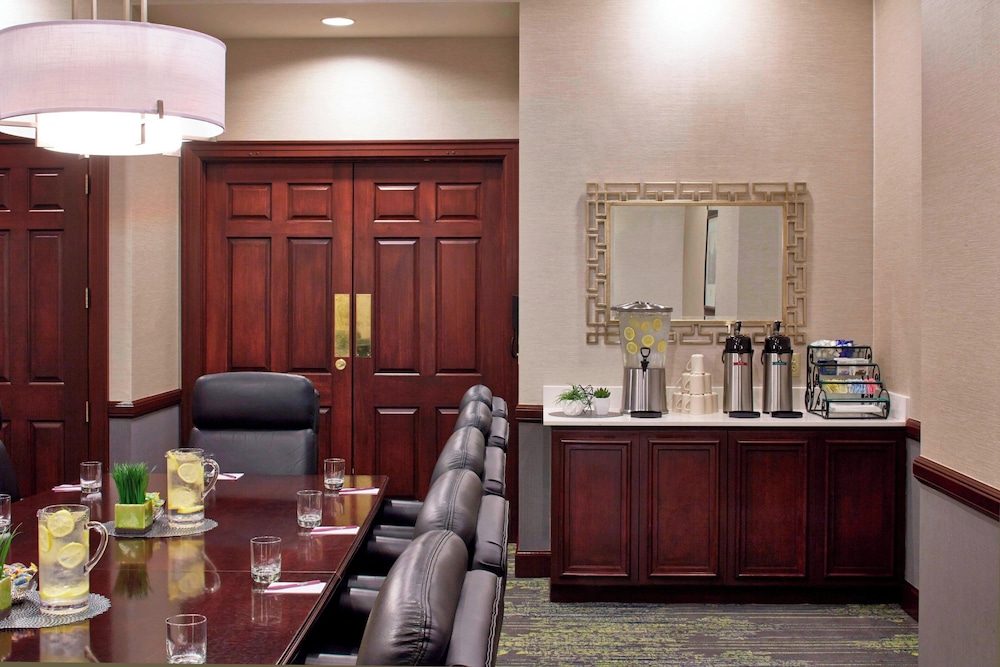 Residence Inn Milwaukee Downtown by Marriott 42/54