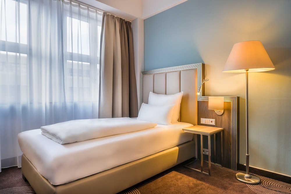 Garner Hotel Essen - Handelshof by IHG 32/85