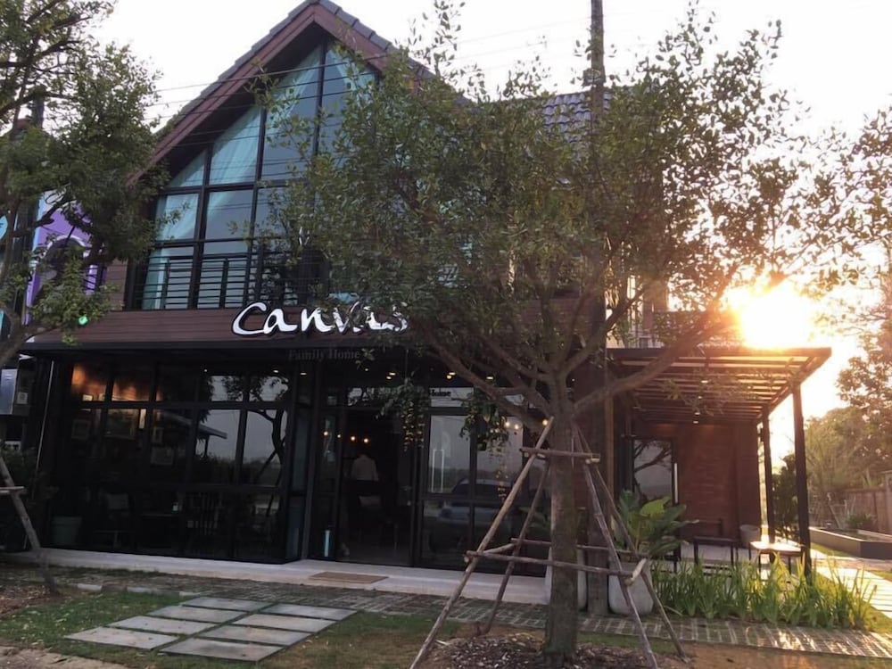 Canvas Family Home 2/30