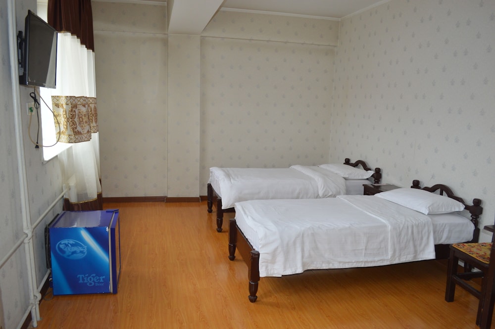 Land Hotel 22/50