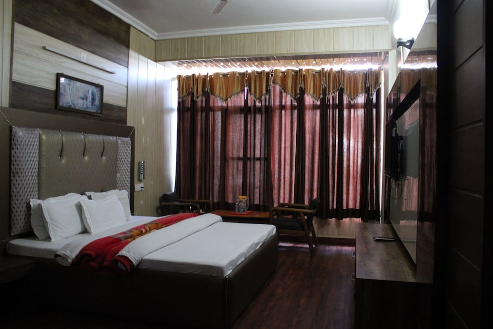 HOTEL PRESIDENT 17/49