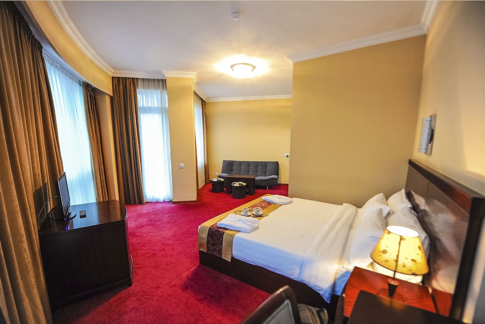SUPERIOR, DOUBLE OR TWIN BED