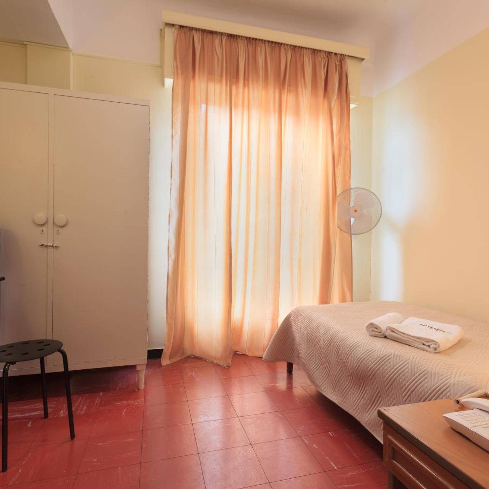 Room, Single, Shared Bathroom