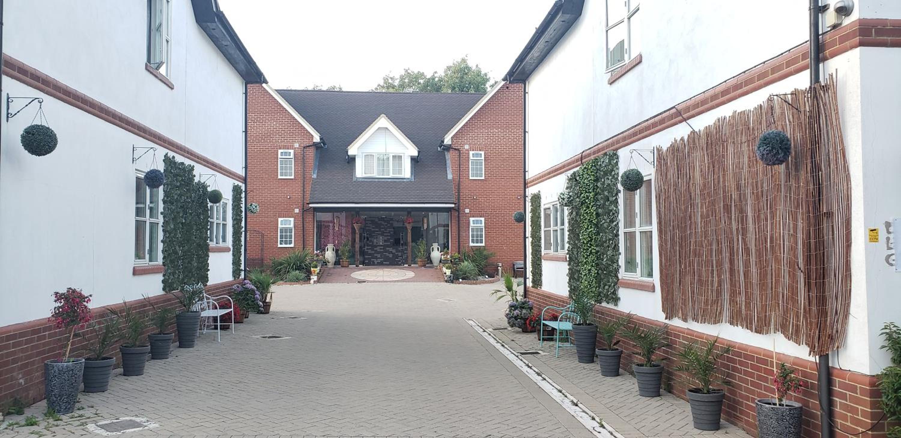 Stansted Airport Lodge 25/27