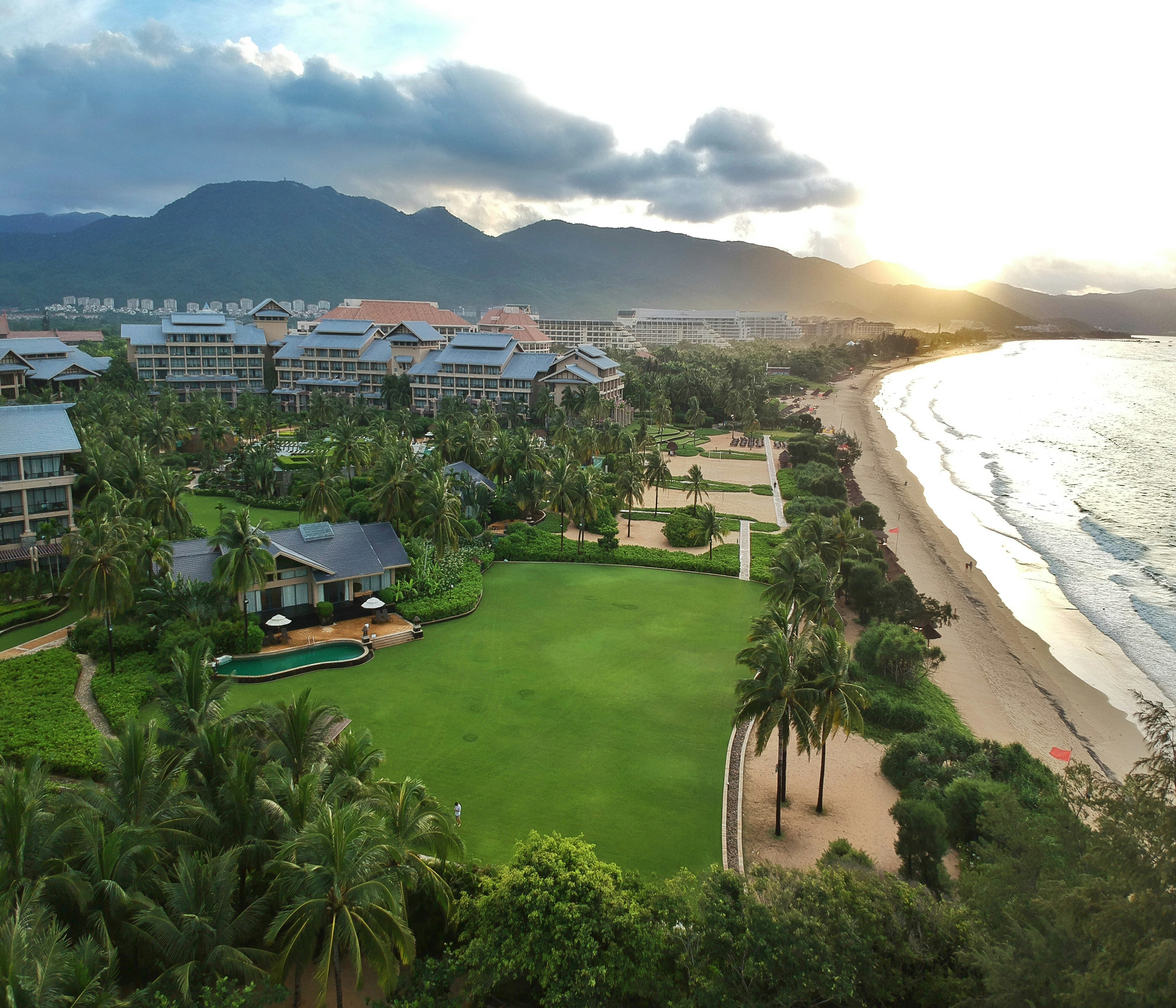 Hilton Sanya Yalong Bay Resort Spa 70/75