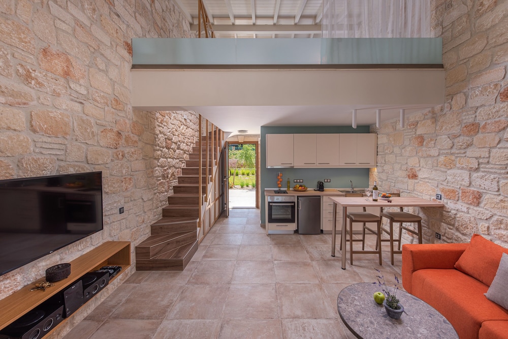 Mint Retreat Suites 14/42