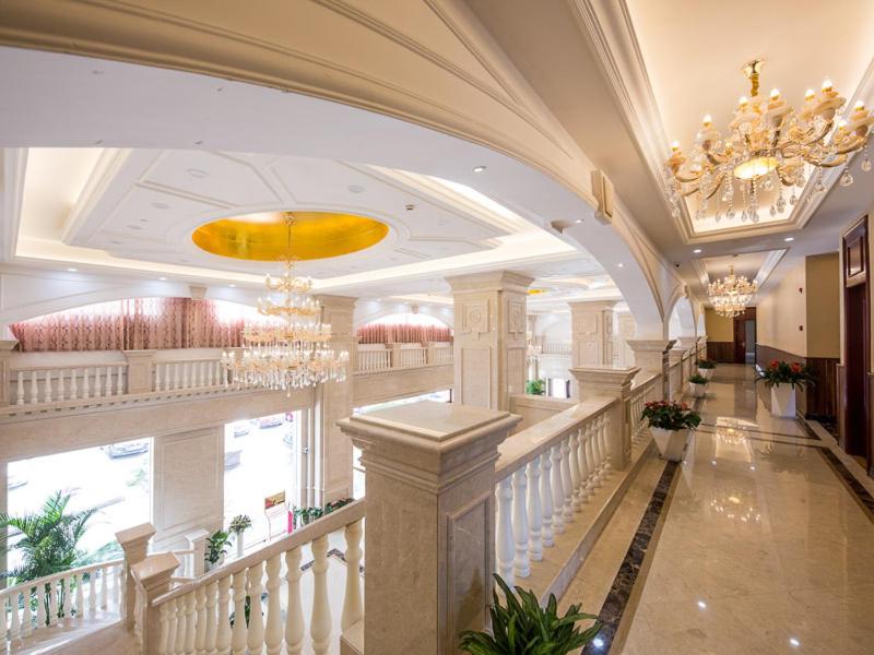 Vienna International Hotel (Shanghai Hongqiao National Exhibition and Convention Center) 5/19